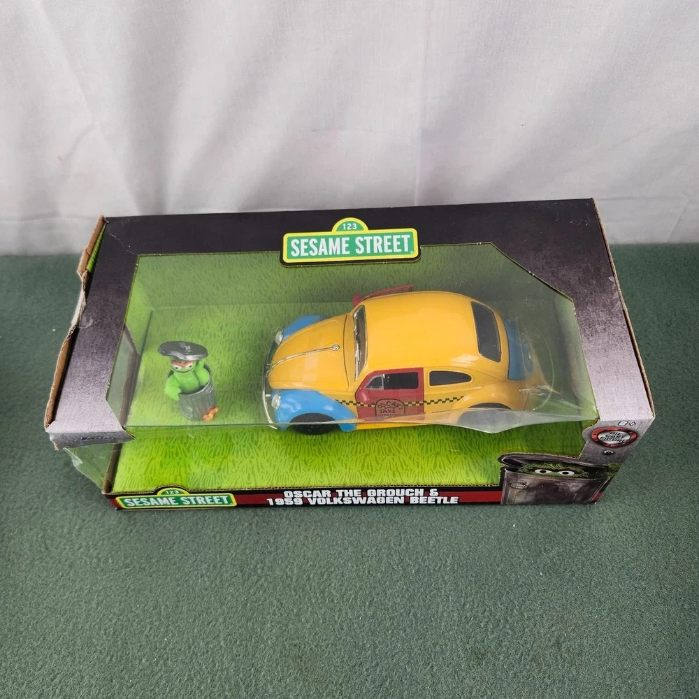 Jada Hollywood Rides: Sesame Street - Oscar The Grouch & 59 VW Beetle 1/24 Scale